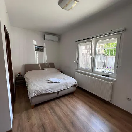 Oasis Royal Apartment *